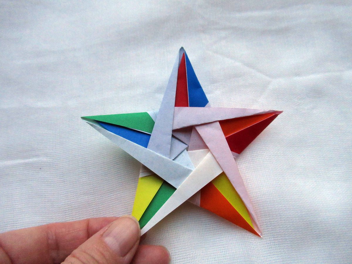 *LIVE fold 2pm (UK)* - join me & fold a star with stripes youtube.com/DrLizzieBurns. All that's needed is paper! Make time for wellbeing @uclh @UCLHCharity @SupportandInfo @BritishOrigami #Wellbeing #wellbeingwednesday #Origami