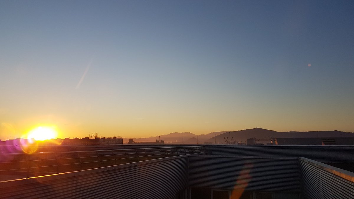 Apez140's tweet photo. #Instantes
De un Sol que ya se muestra espléndido Mundo. Mientras, mi Hada es en una #Consulta de #Preoperatorio en el @HUnivValdecilla, dónde el próximo día 14 la operan de un #Tumor cerebral.
Habrá que disfrutar el tiempo que queda de Semana...🧚‍♂️😎 https://t.co/WBAolufTa9