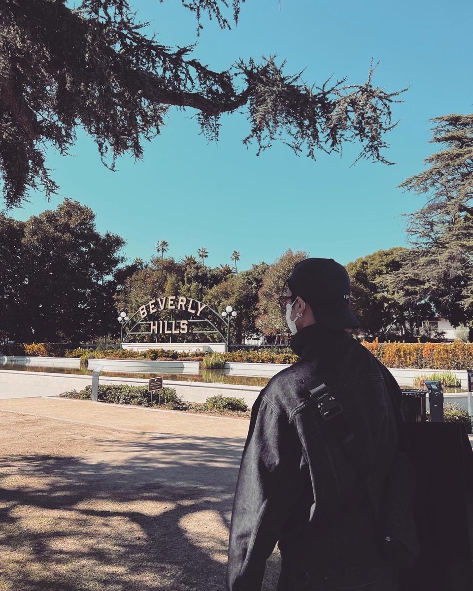 [🪐] WOOYOUNG FNS 

"the reason why i like LA 🤭"