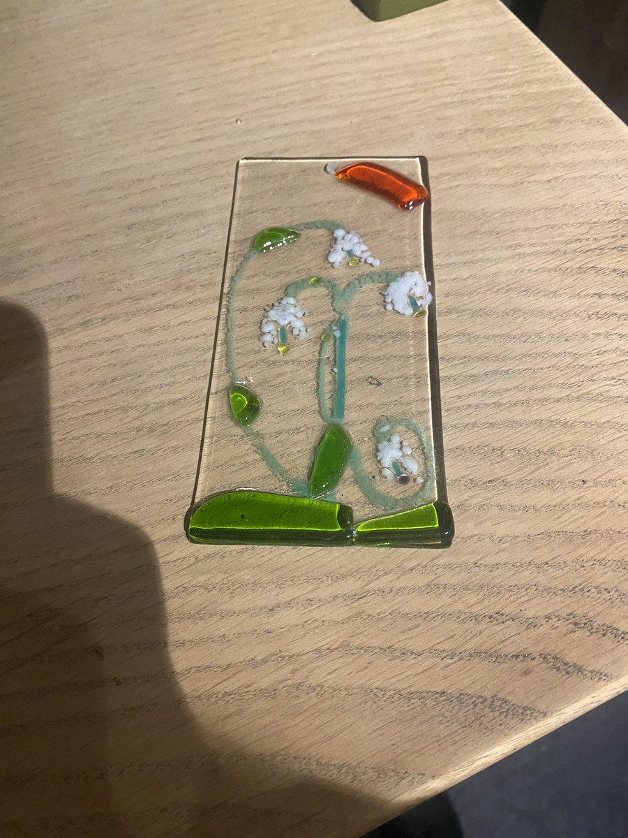 Blooming heck it’s half term next week! We have 1 hour fused glass sessions on Wednesday 16th Feb which are perfect craft sessions for our mini me’s where they make their own wall hanging! 
Why not book your places today?