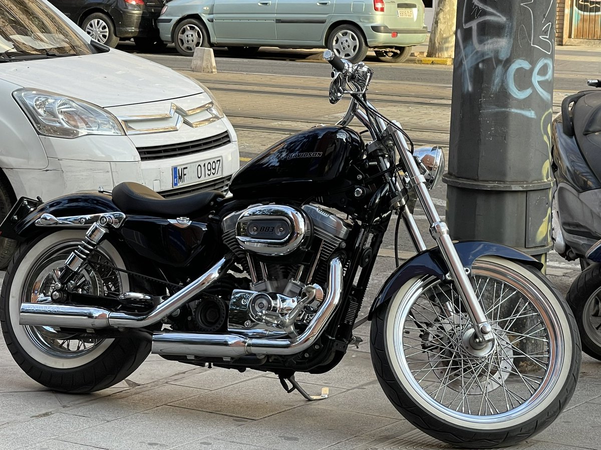 pacobueso's tweet photo. Así se va más contento por las mañanas a trabajar. #patachula #harleydavidson https://t.co/lhrFtBlMRJ