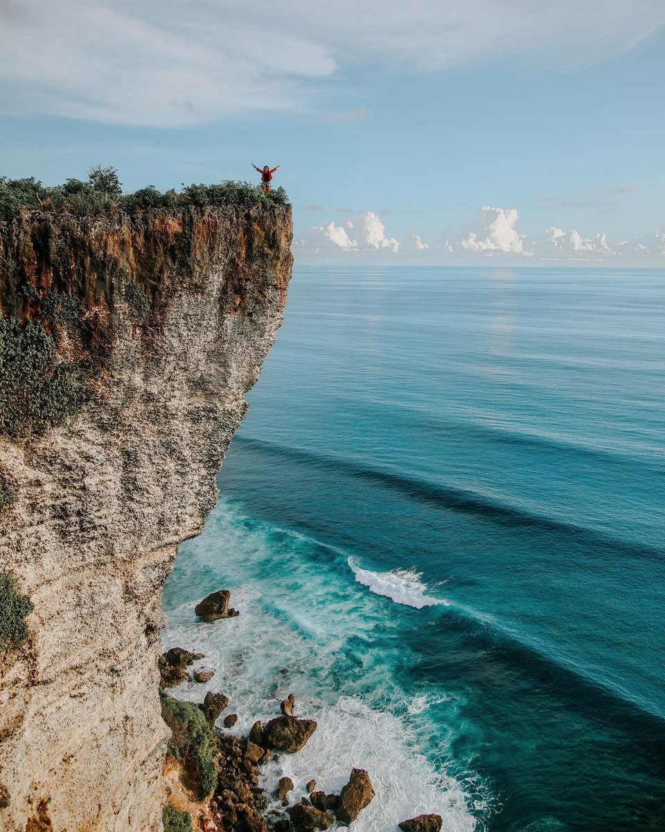 Our upcoming weekend recommendation ✅

Karang Boma Cliff: well-known as a stunning at all times of the day but it is best for a sunset.

📸 @daianadaiana