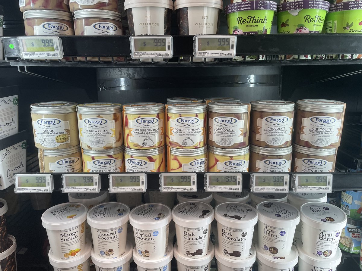 OlatzMiranda's tweet photo. Encontramos una gran variedad de helados de las marcas españolas Farggi y Yolé en Tanglin Market Place https://t.co/HD6GHjGSHI