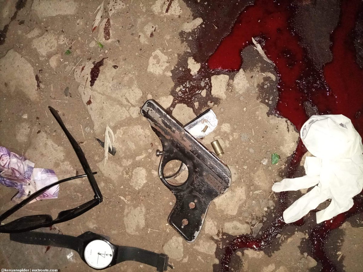 a3Route's tweet photo. 06:41 *VIEWER DISCRETION IS ADVISED *

2 members of a notorious gang that has been violently robbing pedestrians along Ngong Road using bodabodas have been shot dead by police officers on patrol on Riara  https://t.co/TtGFINTidl https://t.co/am52J8OENp via @kenyanspider