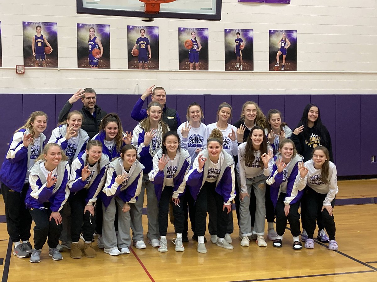 LadyMountsBball's tweet photo. 3 PEAT!!! #LadyMounts #GoMounts https://t.co/GZ6uZXFBud