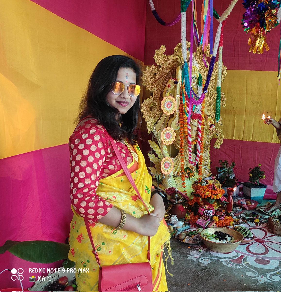laughingmati's tweet photo. আর নয় নিস্ফল ক্রন্দন
শুধু নিজের স্বার্থের বন্ধন,
খুলে দাও জানালা আসুক
সারা বিশ্বের বেদনার স্পন্দন।। 🍁❤ https://t.co/HQC1vHm1fN