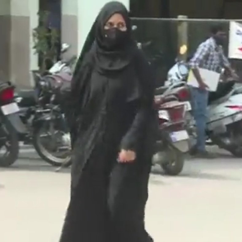 Kihu245's tweet photo. ہم بیٹیاں ،ہم بیٹیاں ہم انقلابی بیٹیاں💪
 بیٹیاں 
ہم طاہر کی ہیں 👈شہزادیاں اسلام کی 💪
واللہ جس کسی نے اسلام، یا امتِ مسلم  کو بدنام کرنے کی سازش کی تو منافقین اوردشمنِ اسلام  کے غداروں کو شکست دینے کا حوصلہ ہے ہم میں😎💪
Long live Islam &amp; ummat e muslim.🌸🌹💪 #AllahHuAkbar https://t.co/wPvIxQAtb5