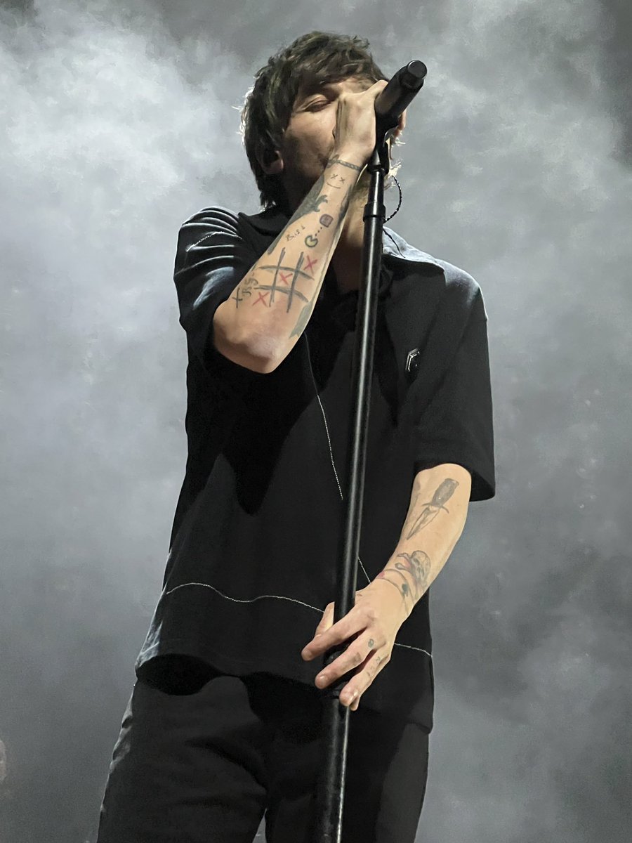 fitflouisst's tweet photo. ABRO HILO DE FOTOS /VIDEOS DE LOUIS TOMLINSON EN SU CONCIERTO EN NASHVILLE❤️RT PARA SALVAR VIDAS https://t.co/1FAsf8DKYK