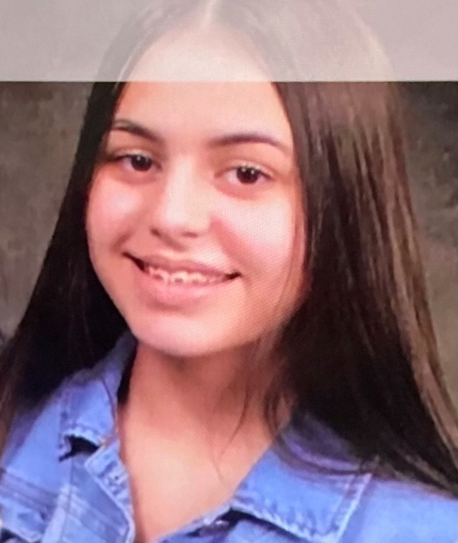 BaltCoPolice's tweet image. #CriticalMissing: 13-year-old Vanessa Pedro (5'2 100lbs) is missing from the 900 block of Sandalwood Rd in Essex. Last seen in school at Deep Creek Middle School on 2/8/22, wearing light blue overalls. Anyone with information is requested to call 911 or 410-307-2020. #BCoPD