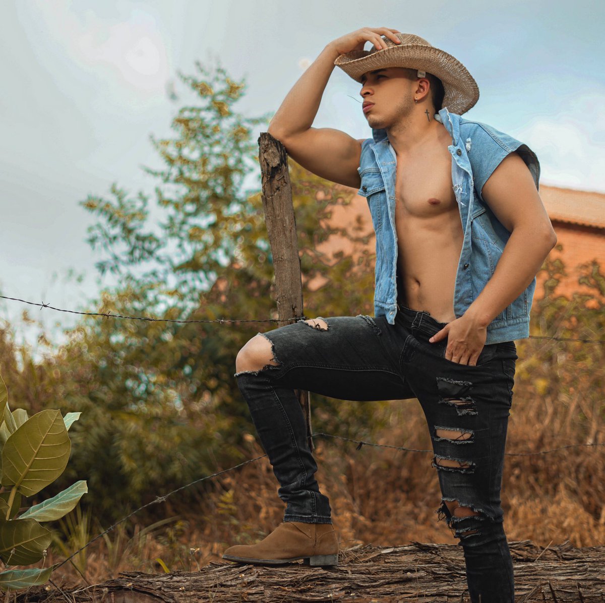 roy_smithf4's tweet photo. Vaquero y bien Chingón Oraleee🤠🌾.

#models #Barranquilla https://t.co/eDk31lK0gI