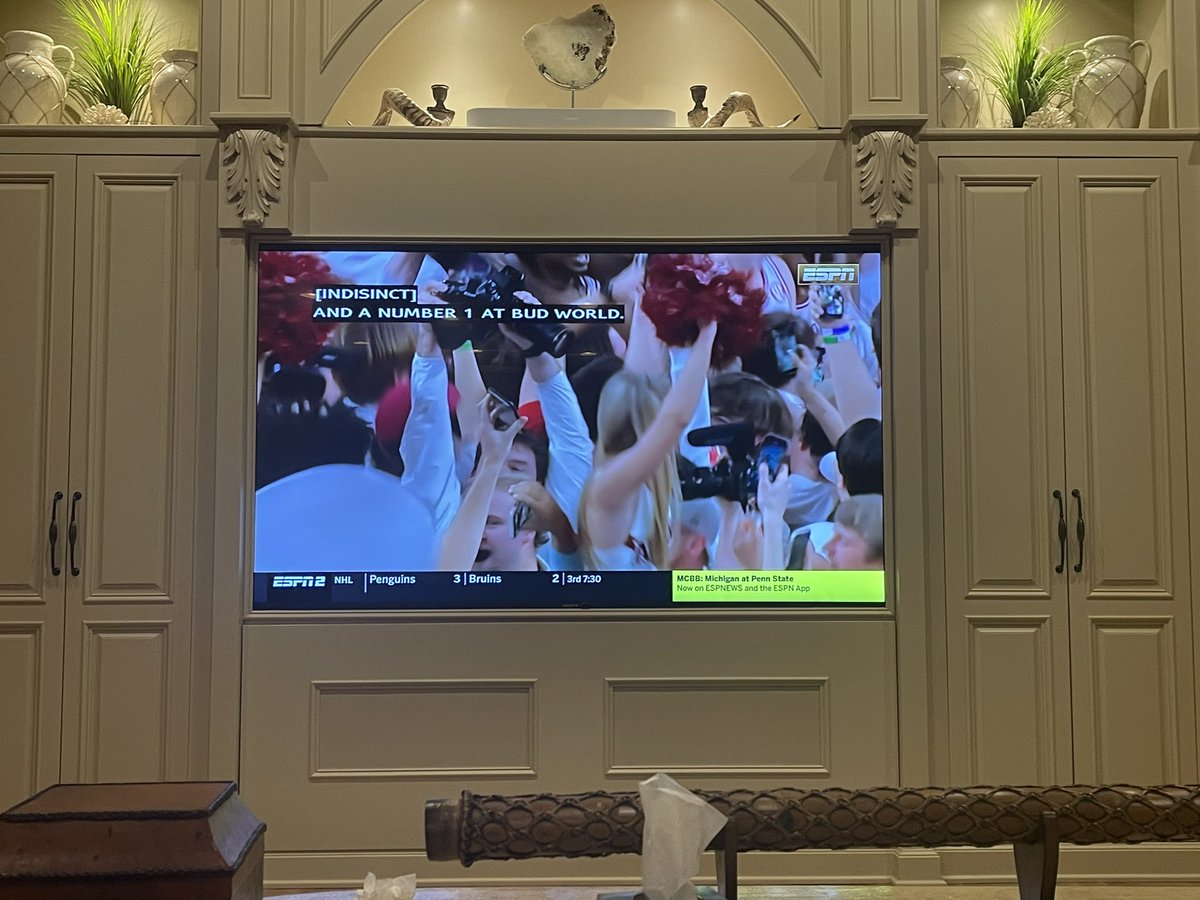 DickieV's tweet photo. My VBDI TEAM OF THE NIGHT Nahs to be the @ArkRazorbacks  as @EricPMusselman who gets max effort from his players upset # 1 @AuburnMBB  . Oh baby his Dad Bill is smiling big time in Hoops Heaven . Tip hat to JD NOTAE as he was the catalyst scoring 27 . https://t.co/5Emy55kLq4