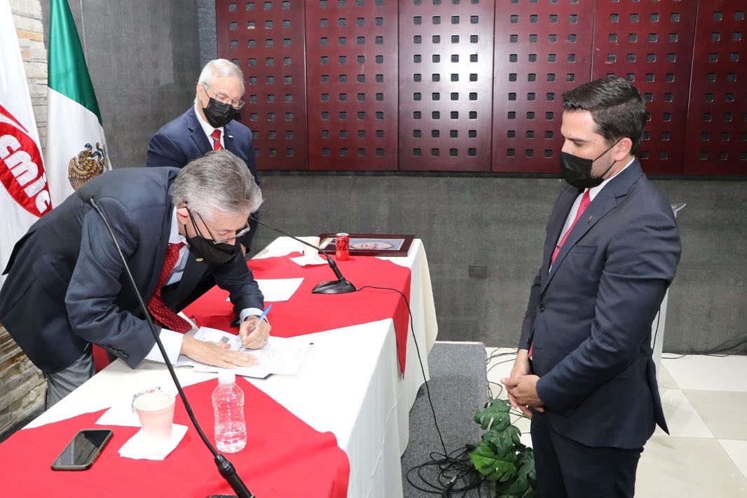 jorgeaguirree's tweet photo. Muy contento por este gran reto de asumir la presidencia de @cmicsonora. Hoy iniciamos el camino para trazar el rumbo para que la industria de la construcción en Sonora, esté a la altura de las próximas generaciones. https://t.co/6NhvYN4xnt
