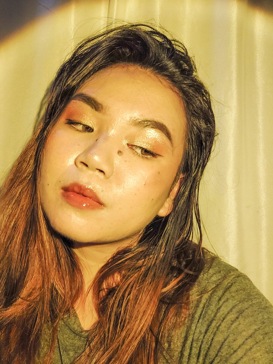 iruthmanurung's tweet photo. Aku pas kemarin selesai make up ini: HAH?! SIAPA INI?! :')
#SomethincFace #SomethincShimmer #PakaiSOMETHINC #YourOnlyLimit #THINCZENSAPPROVED https://t.co/tOXOMYoVjM
