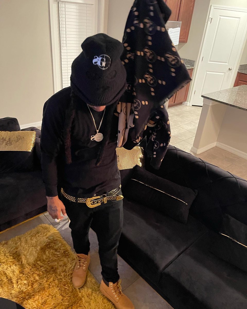 sykobob1k's tweet image. 5 Bed room house 🏡 just call me home alone!!!!! Trying to get me a wife every female thinking I’m a Hoe but my dick to good just to be slinging