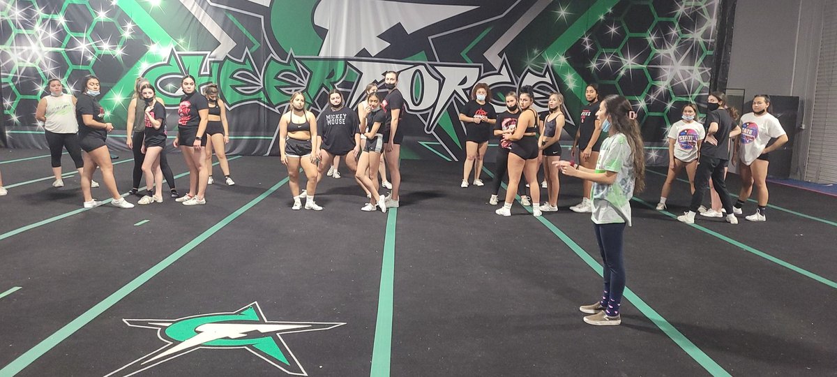 caseypopp1's tweet photo. @CF_Anarchy upgrades for Atlanta are in full effect! Their coaches are putting in the work tonight. Deb will be impressed. #OneNationUnderGreen #WindItUp https://t.co/ixEqD4VlZZ