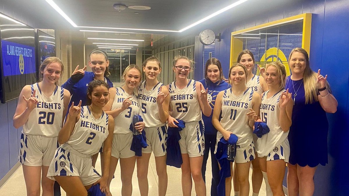 alamoheightsgi1's tweet photo. Grateful for this group and this game πππ€©π #HeightsHoops https://t.co/EooszwfBng