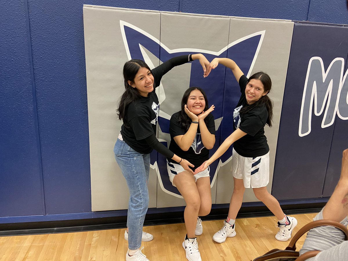 Mario Diaz (@aydiaz2321) on Twitter photo The Basketball Siblings
<a href="/dreuzii_/">Andre Diaz</a> <a href="/_Yajairaaaaaa_/">Yajaira Diaz</a> <a href="/bresaisE_/">Bresais Escalante</a> <a href="/Young_tiger__/">Exclusive_Davian</a> <a href="/Breannm__/">Breann Martinez</a>
<a href="/bresaisE_/">Bresais Escalante</a> <a href="/CindyM1206/">Cindy Martinez</a> @EMMS_AVID The Basketball Siblings
<a href="/dreuzii_/">Andre Diaz</a> <a href="/_Yajairaaaaaa_/">Yajaira Diaz</a> <a href="/bresaisE_/">Bresais Escalante</a> <a href="/Young_tiger__/">Exclusive_Davian</a> <a href="/Breannm__/">Breann Martinez</a>
<a href="/bresaisE_/">Bresais Escalante</a> <a href="/CindyM1206/">Cindy Martinez</a> @EMMS_AVID