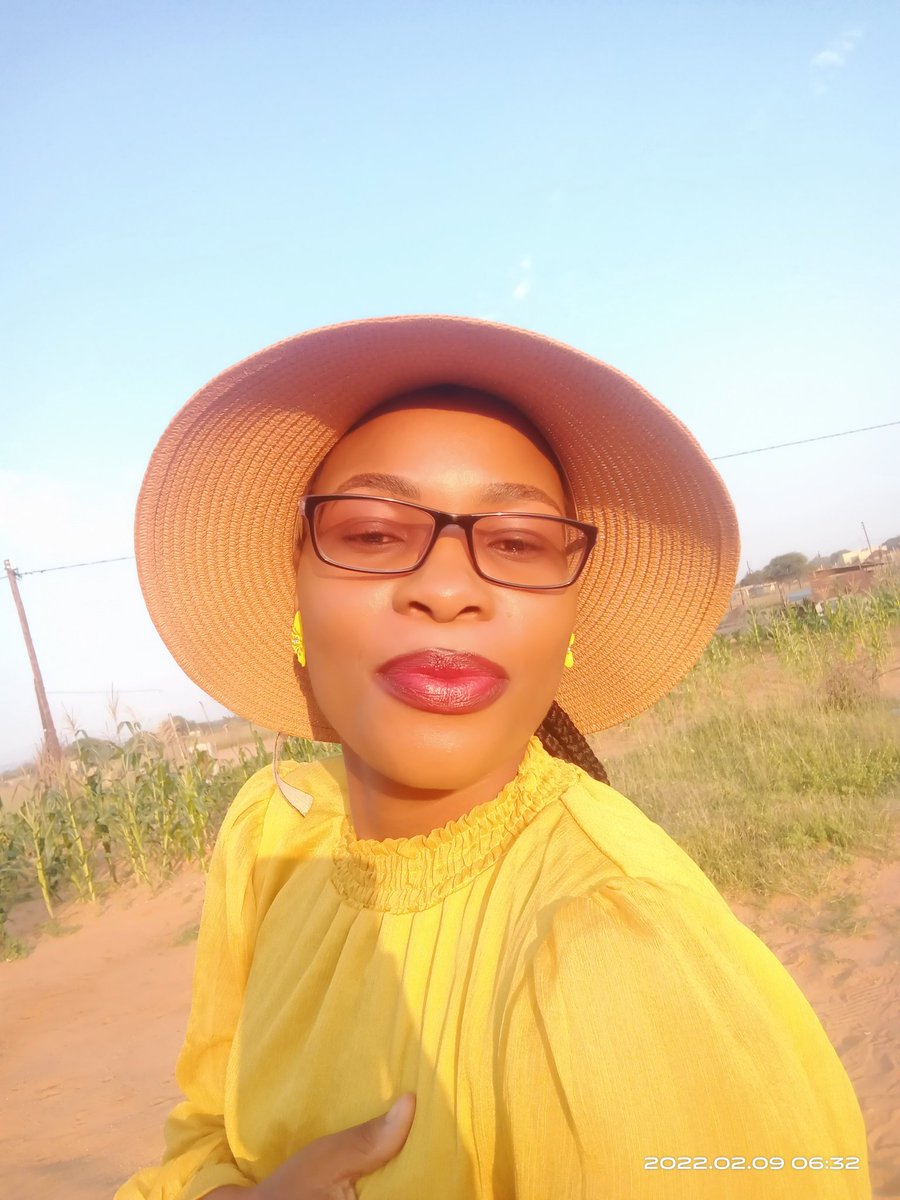 PreciousSophy1's tweet photo. Re tsogile botse, re leka gape!
#Laboraro💚💛💚 https://t.co/7Alv0vjvQz