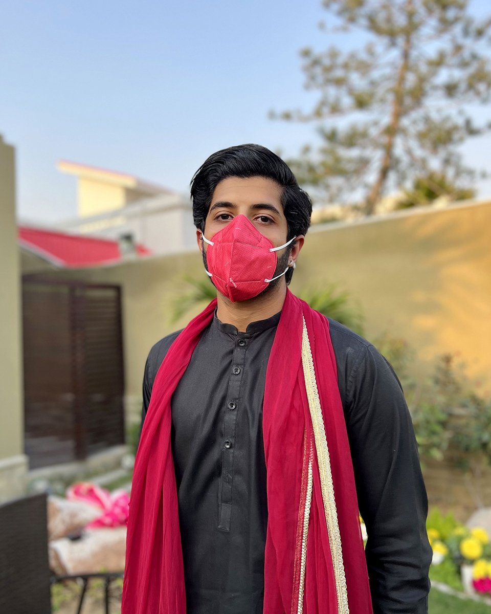 duramask's tweet photo. Do yourself a Solid with a mask that makes a bold statement with its bright red hue, 🔥 the minimalistic geometric design also makes it look elegant to the eye! 

#WearingIsCaring #SaveALife #UrbanMask

Order yours now at https://t.co/ThPsO2wyoL❗️Link in bio!🎊 https://t.co/q2UGbQp93f