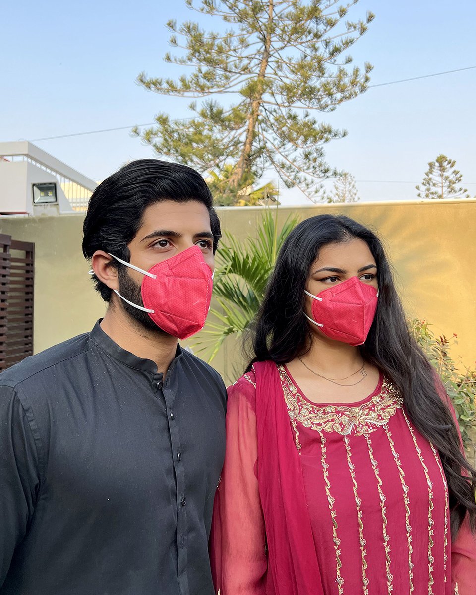 duramask's tweet photo. Do yourself a Solid with a mask that makes a bold statement with its bright red hue, 🔥 the minimalistic geometric design also makes it look elegant to the eye! 

#WearAMaskPlease #FlattenTheCurve #WearDuramask

Order yours now at https://t.co/ThPsO2O9gj❗️Link in bio!🎊 https://t.co/0OAu3RdVLz