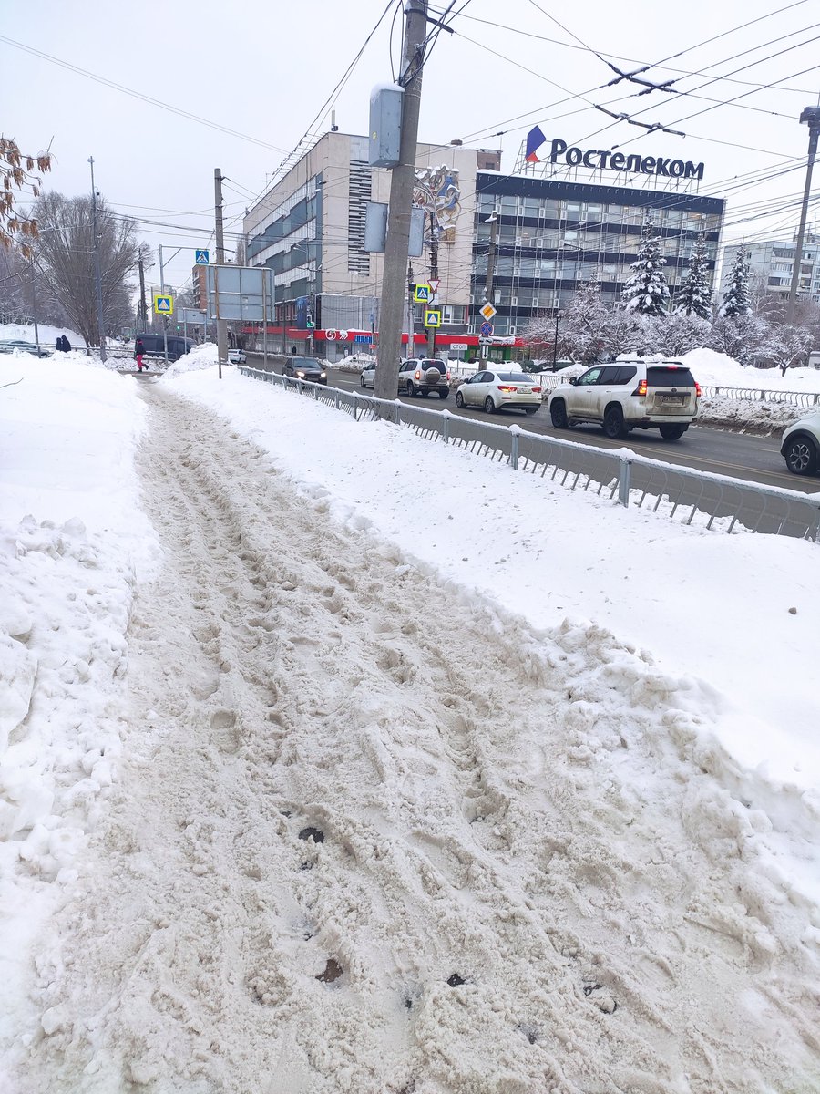 GPEU6vbT7GRFF5x's tweet photo. Уже как неделя со снегопадов прошла, имейте совесть. Организуйте очистку! ��апротив памятника афганцам  @Adm_Okt_Samara @D_Azaroff https://t.co/C9jX0NGnq8