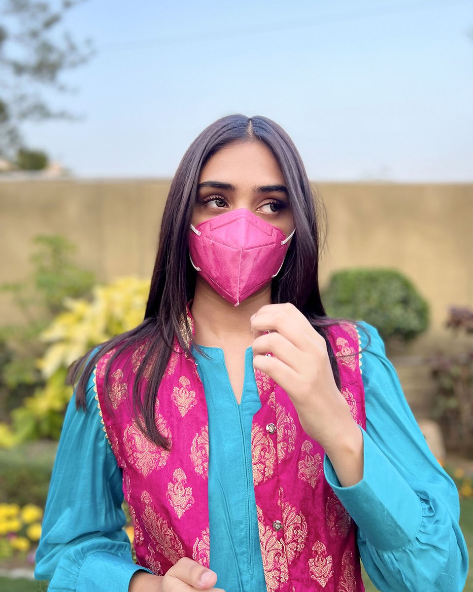 duramask's tweet photo. Do yourself a Solid with an Intense, lively and super-saturated Raspberry Pink mask oozing radiance. 🌺
The bold hue of this mask is refreshing, making you feel confident and perfect for those who do not like to go unnoticed.

#WearDuramask #CoverYourFace #MaskOn! https://t.co/Q0BwQablUs