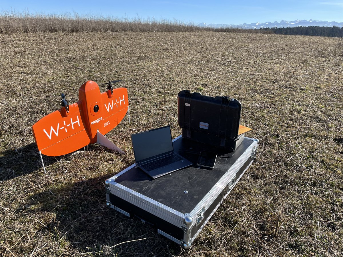 PsSchaer's tweet photo. Es ist wieder einmal #FlugWetter 
Mapping vor wunderschönem Alpenpanorama. #Landumlegung https://t.co/q9NZpqjBvL