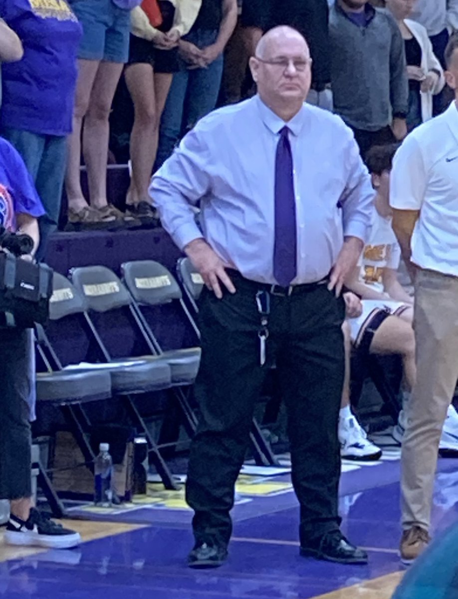 AthleticsAztec's tweet photo. THANK YOU to Mesa High Principal Kirk Thomas and AD Jay Schnittger for acknowledging MVT Coach Gary Ernst’s legacy with class and style. Some things are bigger than rivalry basketball, and this was one of them. #Classact @MesaHSathletics @Mesa_FB https://t.co/uxR0IlnreB