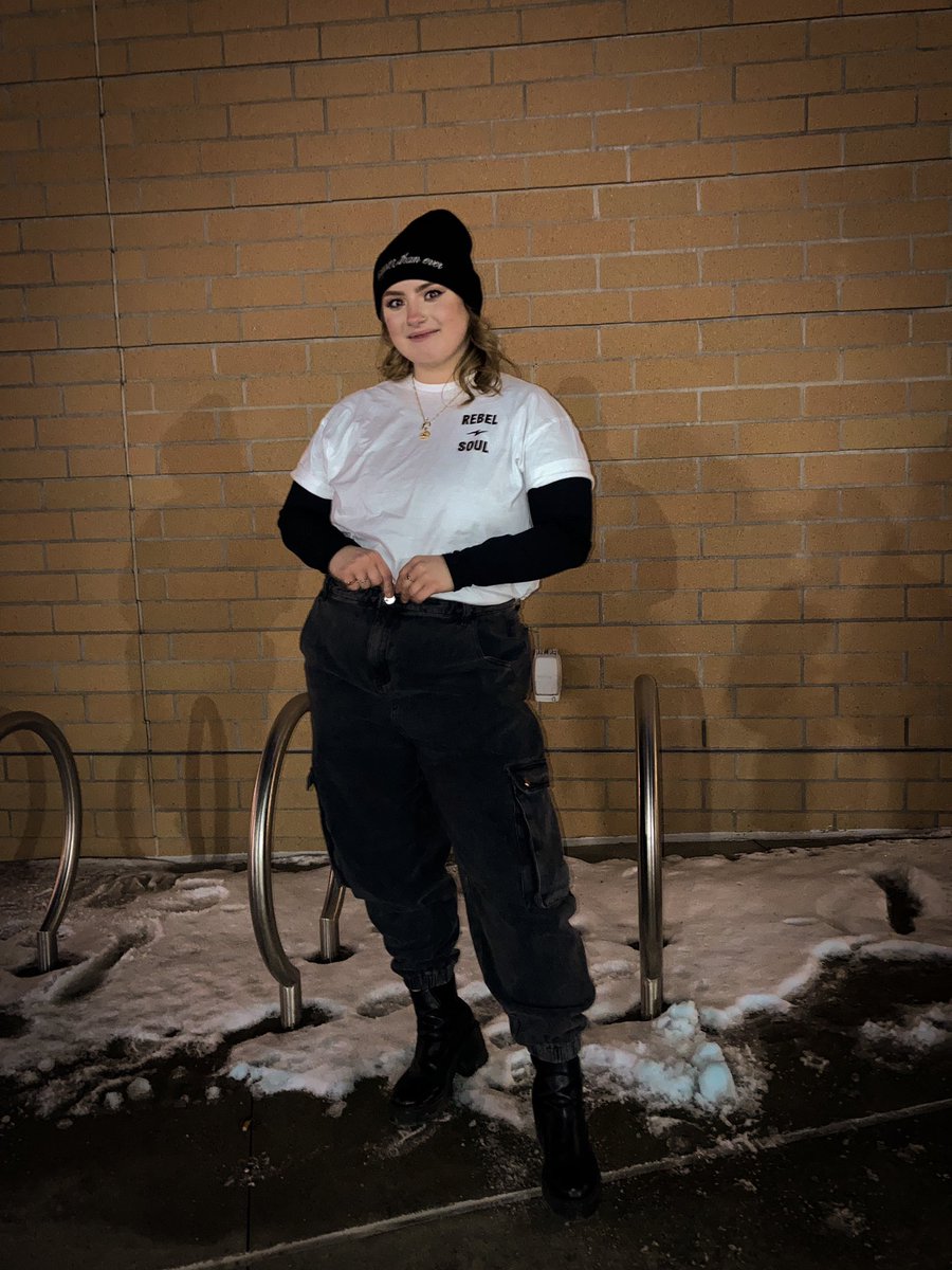 chloenoomfs's tweet photo. I’m happier than ever, wish I could explain it better #HTEPittsburgh @billieeilish @finneas https://t.co/5gO1OZ1YyL