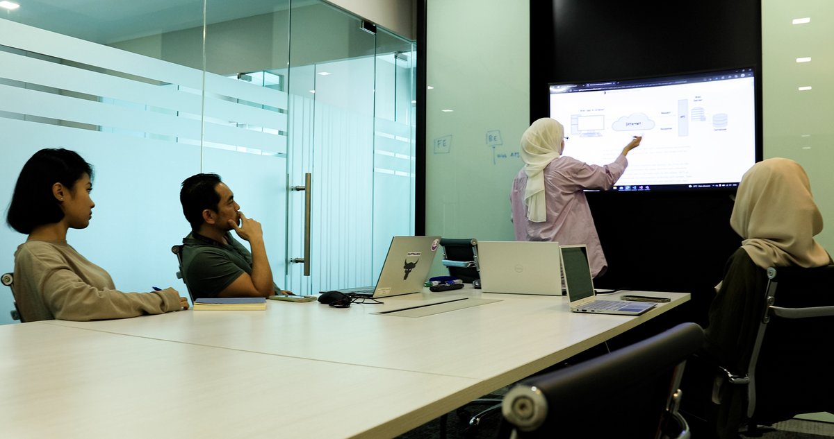 softwareqhq's tweet image. Here at SoftwareQ,we believe that one should never stop learning.And that is the exact culture and value we strive to instil in our team.Our senior team members are constantly coaching their juniors in workshop sessions!#softwareq #lifeatsoftwareq  #softwareqlearning