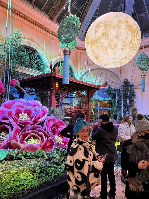 Happy New Year 🎊  https://t.co/bHkQt8NBlp https://t.co/jI4Irh3Q9x