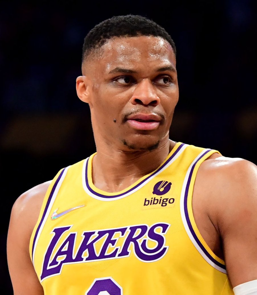 TheDunkCentral's tweet photo. Russell Westbrook over his last 4 games: 

10.3 PPG
27.5% FG
15.4% 3PT
55% FT
-24 https://t.co/nZt2ZaNEIc