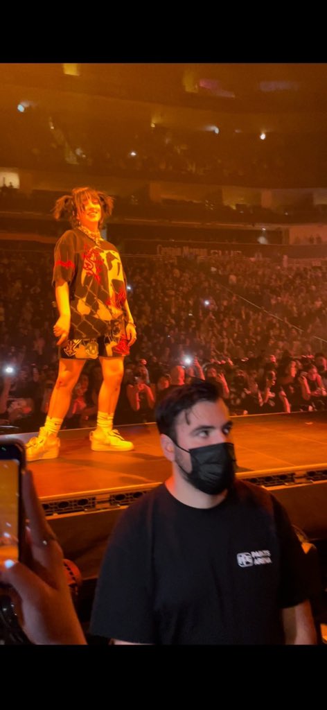 billiesource's tweet photo. Billie performing in Pittsburgh, Pennsylvania tonight (📸: alexaforsythe48) #HTEPittsburgh https://t.co/rOs0jl50O6