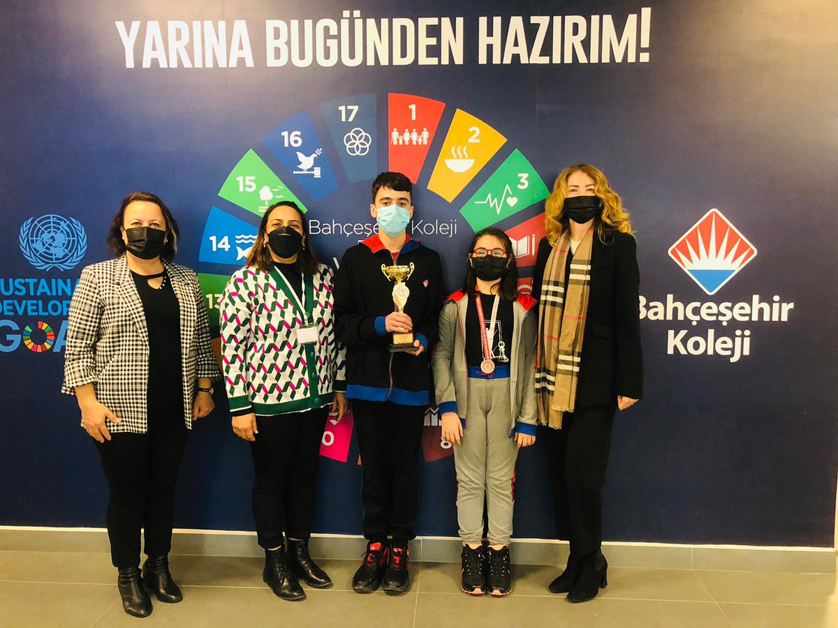 BK_Canakkale's tweet photo. Çanakkale "İrfan Erdem Anı Satranç Turnuvası" Açık kategoride 3. olan öğrencimiz Kadir Kerem ��INAR ve Kızlar B kategoride 3. olan öğrencimiz Serin SAYIN'ı kutluyor, başarılarının devamını diliyoruz. #bahçeşehirkoleji https://t.co/RBSHEOEpPj