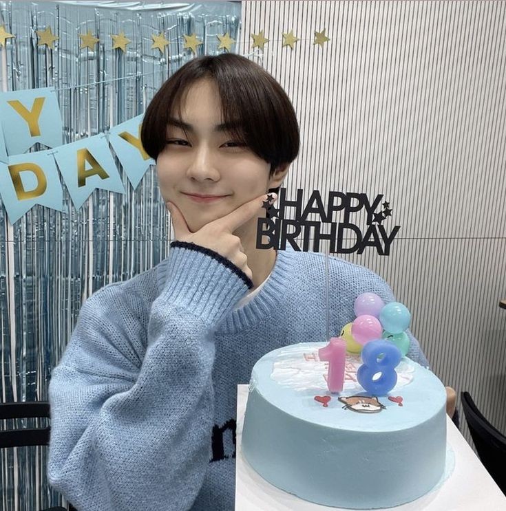 Haloo anak manis! 🐾 Selamat ulang tahun 🎂 Udah 18 tahun ya sekarang? Jangan cepat - cepat gede nya ya, jadi kecil aja terus wkwkw. semoga kalian di beri kebahagiaan yang sangat banyak &amp; dihindarkan dari masalah berat. Mana senyum nya? Sini Hyung mau lihat 😆