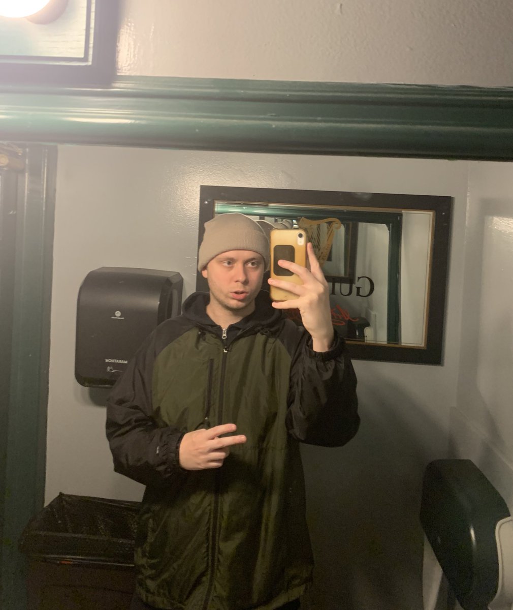 yrs______'s tweet photo. me ! 20 min b4 bombing my wiener off at limerick junction in atlanta !! #standupcomedy #ishard https://t.co/iBpomgMgg2