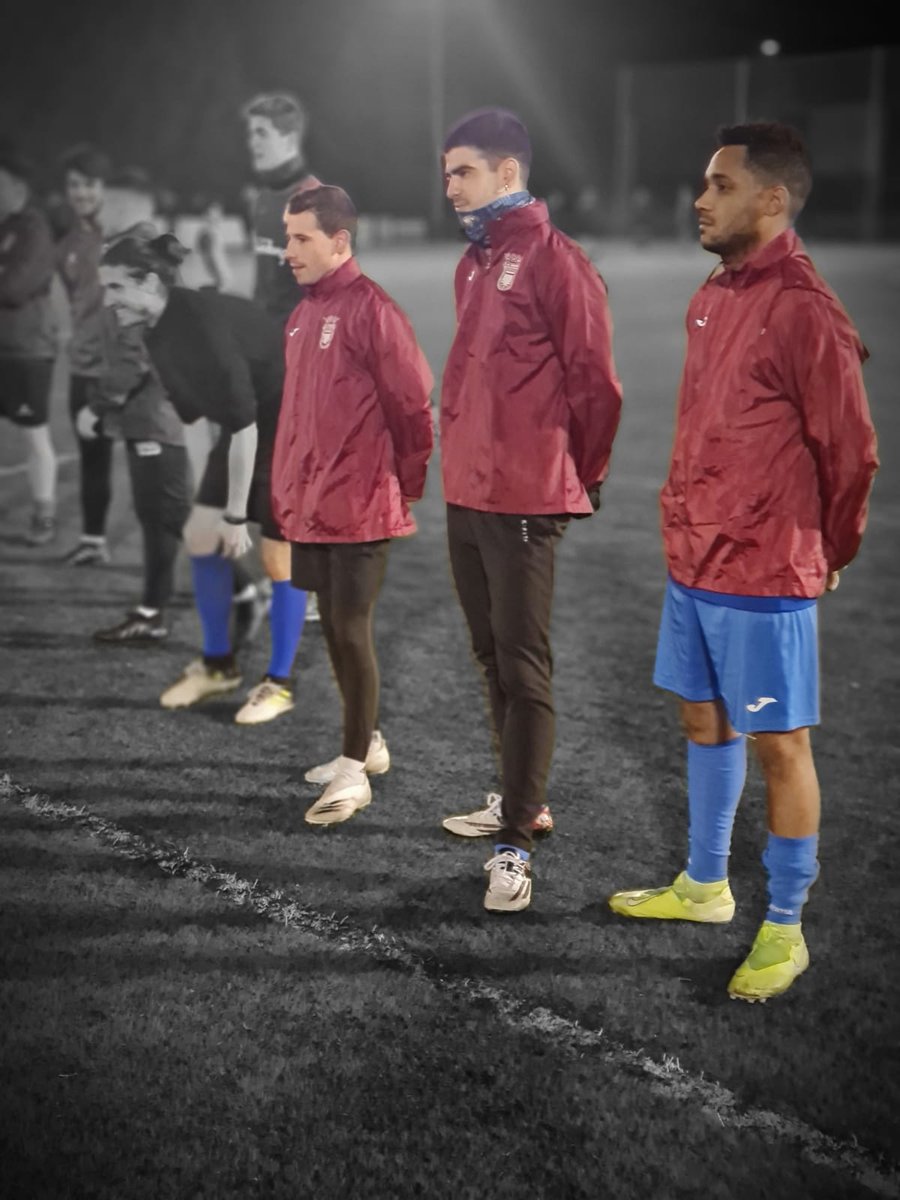 cavianes's tweet photo. 📸 Os dejamos varias imágenes del grupo en el entrenamiento de ayer, lunes. Buen trabajo! 👏🏻⚽
#CAVianés #3RFEF16 https://t.co/tlhZQTS6It