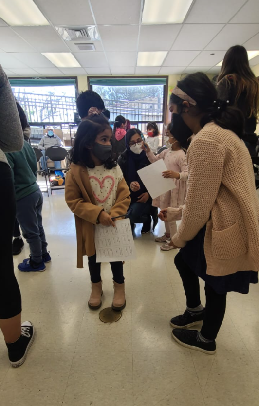 SFIS_USA's tweet photo. Alhamdulillah back in person at SFIS Sunday school! 
We got to know each other with a quick ice breaker/interview! 
KG-4th made a handprint and shared things they want the class to learn about them. https://t.co/HZrmJHkgTg