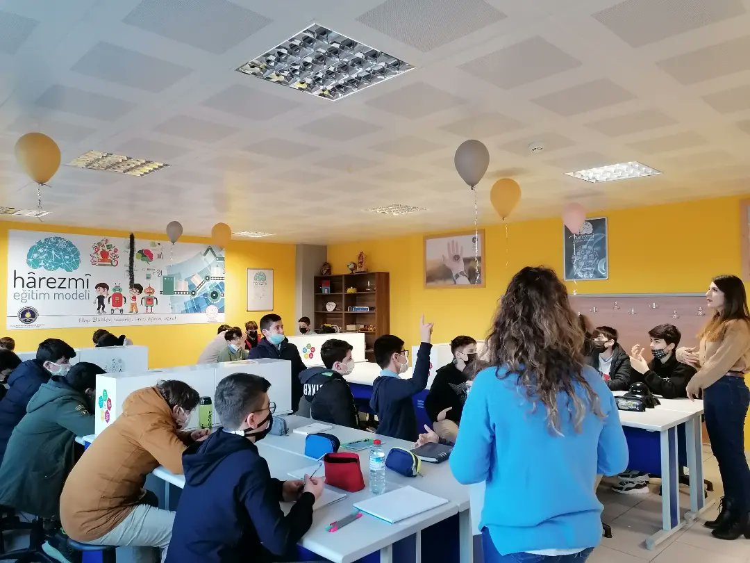 Zaman ve Alan İsrafı problem durumuna göre çalışmalar yapan <a href="/kaptanahmeterd1/">Uluslararası Kaptan Ahmet Erdoğan AİHL</a> öğrencileri "Hayatın İçinden Sorun" hikayesini oluşturuyor. Bu Hikaye ile problem durumlarını yaygınlaştırma çalışması yapacaklar.✨

#HarezmiEğitimModeli

<a href="/SuatMAMUR/">Suat MAMUR</a>
<a href="/MemBayrampasa/">Bayrampaşa İlçe Milli Eğitim Müdürlüğü</a>
<a href="/harezmimodeli/">Harezmi Eğitim Modeli</a>