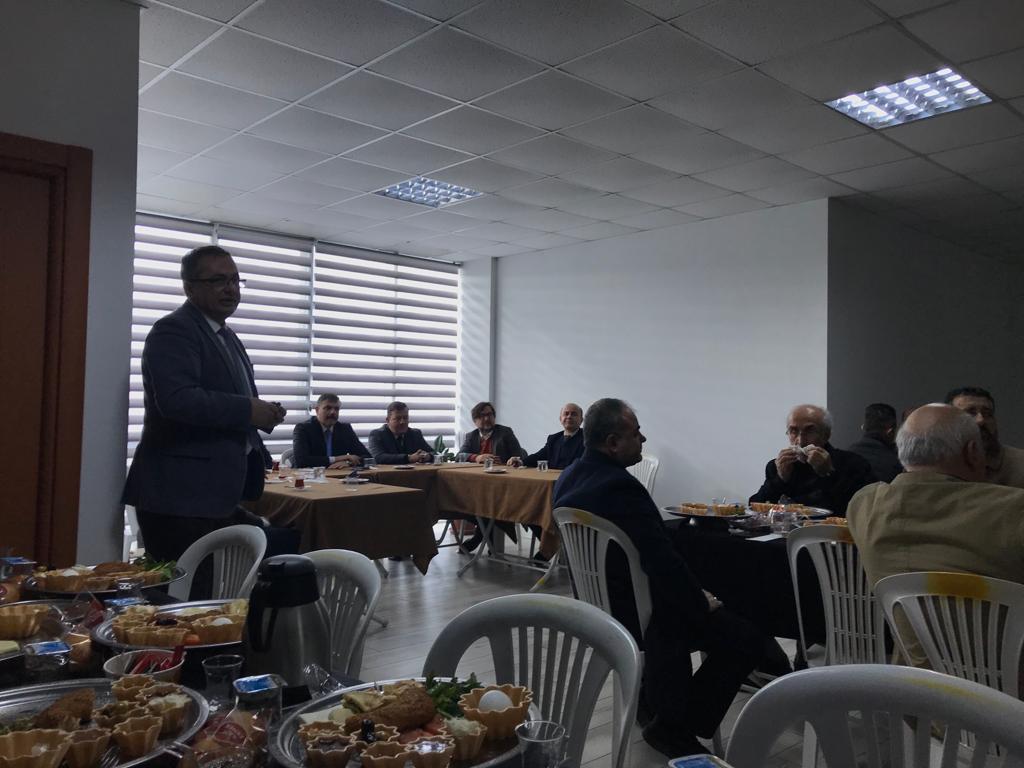 cosiad_'s tweet photo. Pandemi dolayisiyla ara verilen Dernegimizin Kahvaltili 2. Istisare Toplantisi 8 SUBAT 2022 Sali gunu Çorum Beltas AS. (Ekmek Fabrikasi) Firmasinda yapilmıştır. Daha sonra Sayın Valimiz Mustafa ÇİFTÇİ ve Sanayicilerimiz Karakuş Kuruyemiş Gıda Fabrikasını  ziyarette bulundular. https://t.co/AletAGicN1