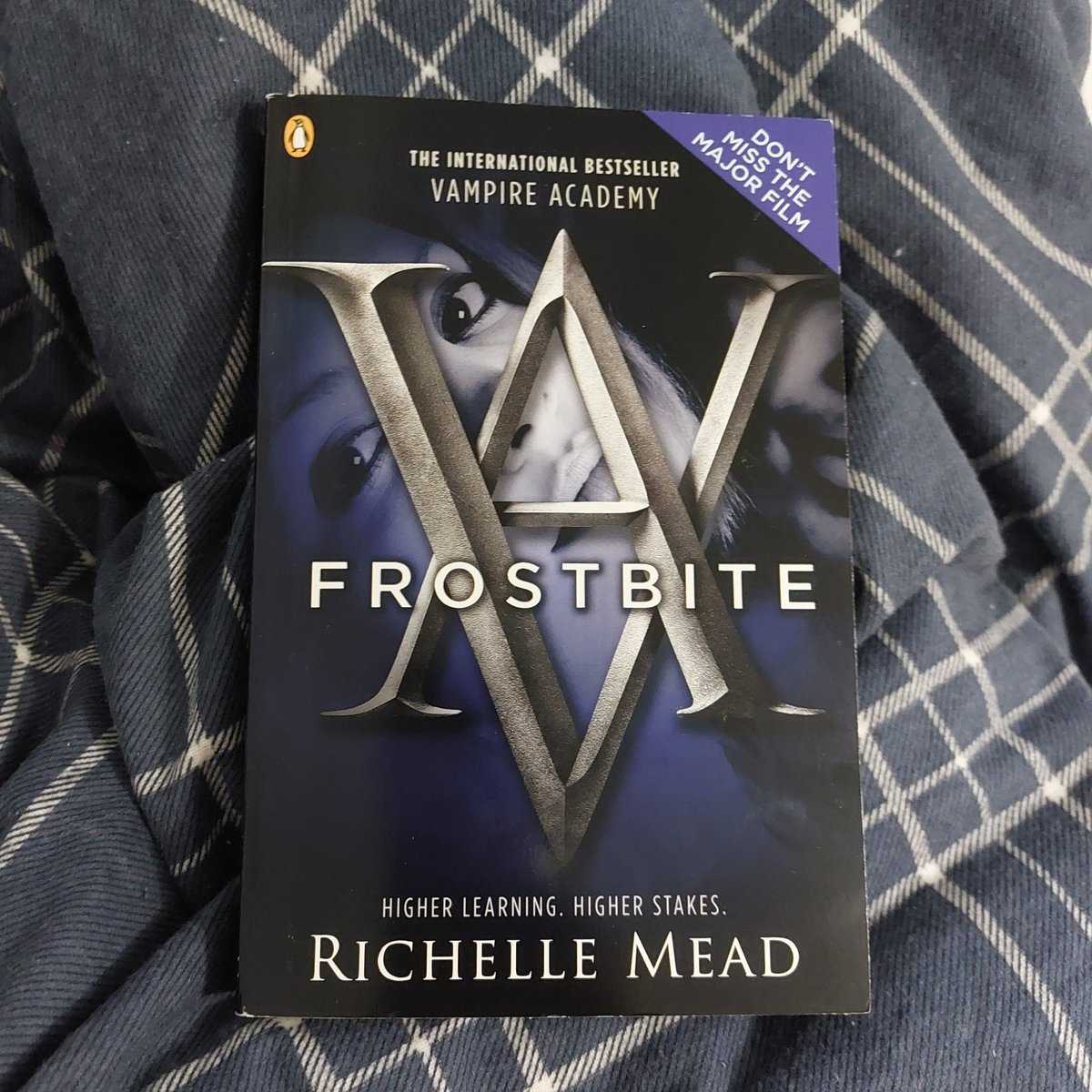 Hattiebooks21's tweet photo. For Day Two of @polarthon I read Frostbite by Richelle Mead. For #polarthonteamexplorers it was for the prompt A cold word.
I also read this for @VA_A_Long
This also completed a prompt for @RoyalReadathon of Raja - Read a book set in a country that isn't your own. 5 🌟 read https://t.co/zQeBknKJWC