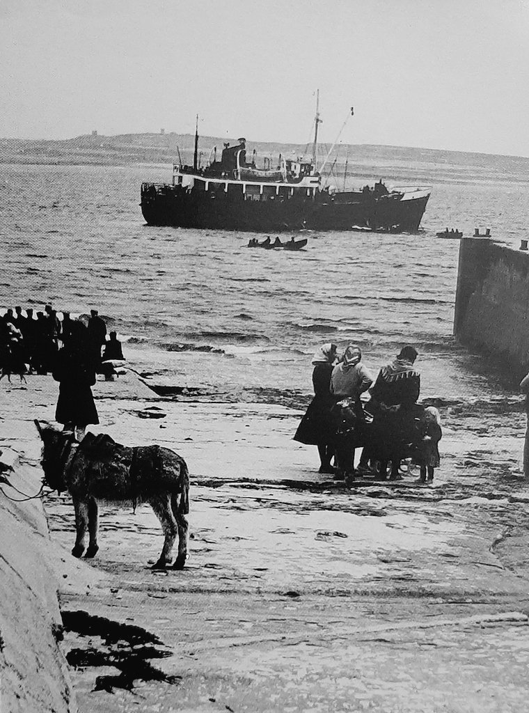 Peter Bradley on Twitter "Inis Oírr in the background. Both islands