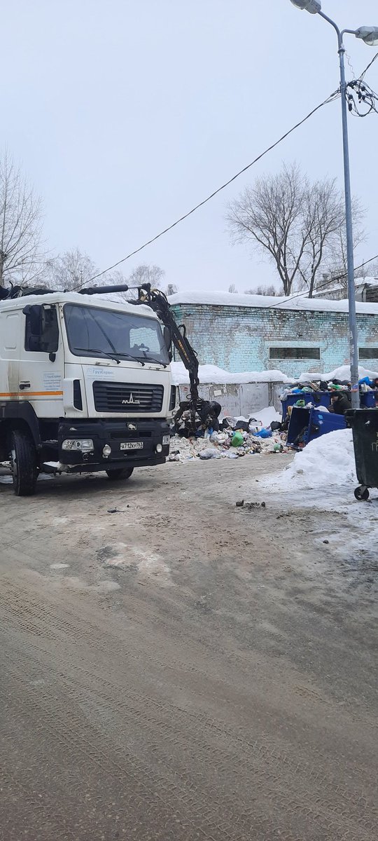 Kir_UM4's tweet photo. Уборка КП по ул.Днепровский проезд,7.@adm_kir63 @Rudakov_i_a https://t.co/ylaL9NBccl