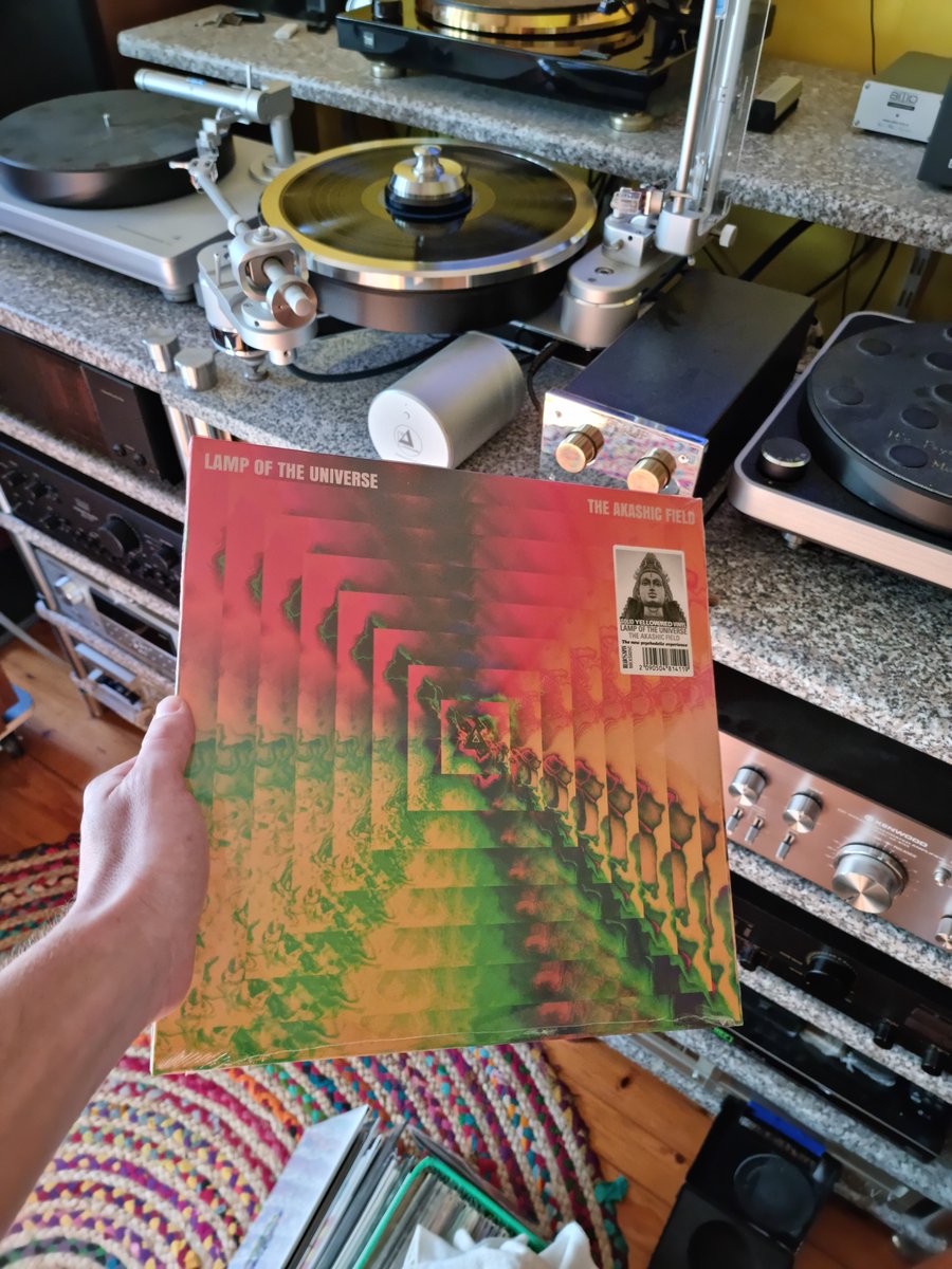 PsychedelicMag's tweet photo. Lamp Of The Universe – ‘The Akashic Field’ (@HeadspinRecords ). A more diverse and rocking set of tunes, but still with that well known Lamp Of The Universe sound. A fusion of otherworldly lysergic vibes with a heavy rock element. #vinyloftheday https://t.co/1BDPJWIQPa