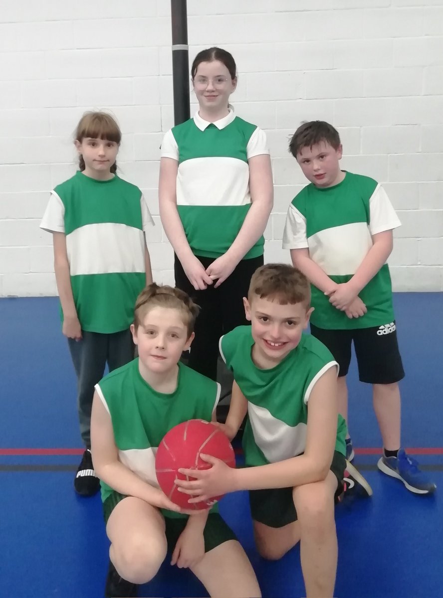 test Twitter Media - Y5/6 basketball - both teams sweated buckets for Hollywood. Team A finished second, but kept giving all the other teams a head start. Team B got in some great defence and baskets. Mr Ryan and Ms Schwartz are proud. Well done https://t.co/DTKONihHcr