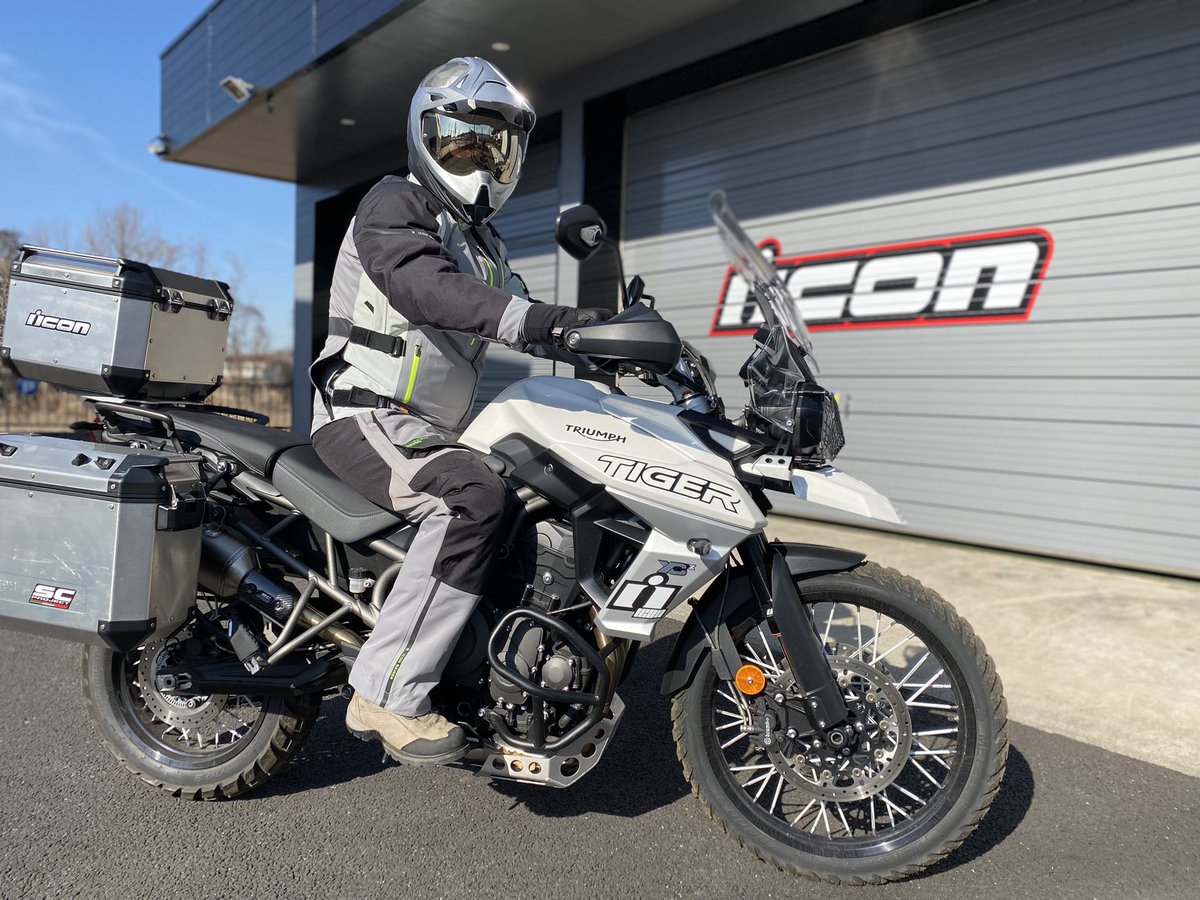 AFGMOTO's tweet photo. RAIDEN上下があれば無敵！
#iconmotosports #afgmotosports #ICONライフスタイル #triumph #バイク #variantpro #フルフェイス https://t.co/86GvkXCPG3