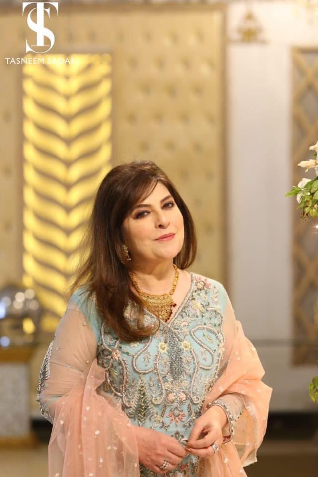 TasneemSadaf's tweet image. #ainizaidi  wearing TS  handcrafted formal on the sets of #yenathihamariqismat’✨💕

Director: Ali Raza Osama
#NextLevelProductions

DM FOR ORDERS
Visit us at E Street, Clifton, Karachi OR Lane 3rd, Zamzama Commerical, Karachi.
☎️: 03358290259
.
.
.
.