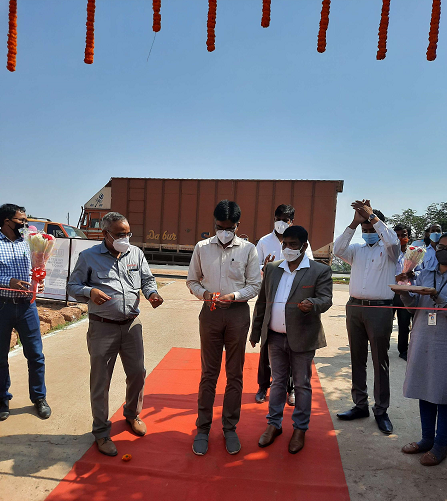 UtkalMahindra's tweet photo. #mplus75 We feel honoured and proud to have Er. Sanjay Biswal(Deputy Commissioner, Road &amp; Transport) at our inaugural ceremony of Mega Service Camp at our Pahal workshop.
#MahindraAutomotive #WithYouHamesha #UtkalMahindra #MPlusMegaServiceCamp https://t.co/LDkJe59VYP