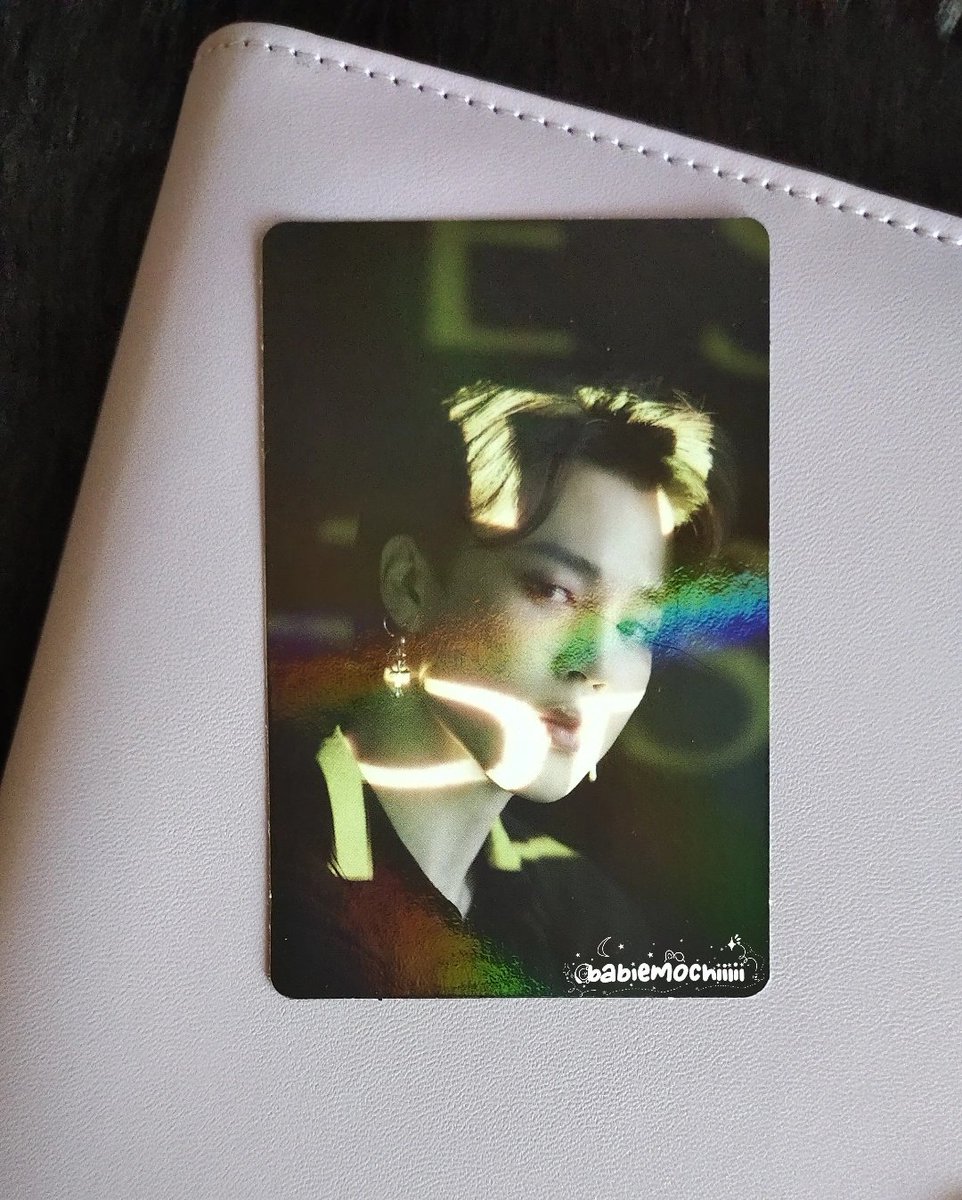 jikoolouvre_'s tweet photo. ~` #keyramails `~ from @vjikooxselene_ 

the pc that i wanted so much right from its release date but failed to pull, tho i pulled jk. i tried to trade jk holo for jm's before but buti nalang hindi ko tinuloy. di ko nan kasi inexpect na icocollect ko rin si jk, e di iyak so much+ https://t.co/Dl2ylvOOjr