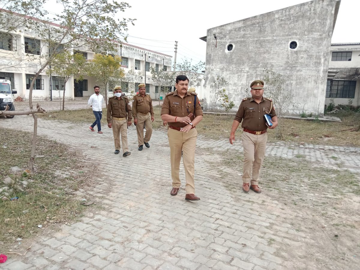 mahobapolice's tweet photo. #ASP_Mba द्वारा आगामी #AssemblyElections2022 के दृष्टिगत थाना खरेला का किया गया औचक निरीक्षण, अर्धसैनिक/पुलिस बल के रुकने के स्थानों का किया भौतिक सत्यापन ।
#UPPolice
#YourVoteMatters
#AgelessDemocracy https://t.co/wWqJoZ4hqq